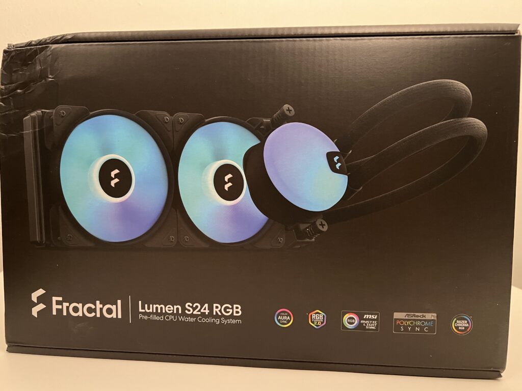 A beautifull dented box for the Fractal Lumen S24 RGB water cooler.