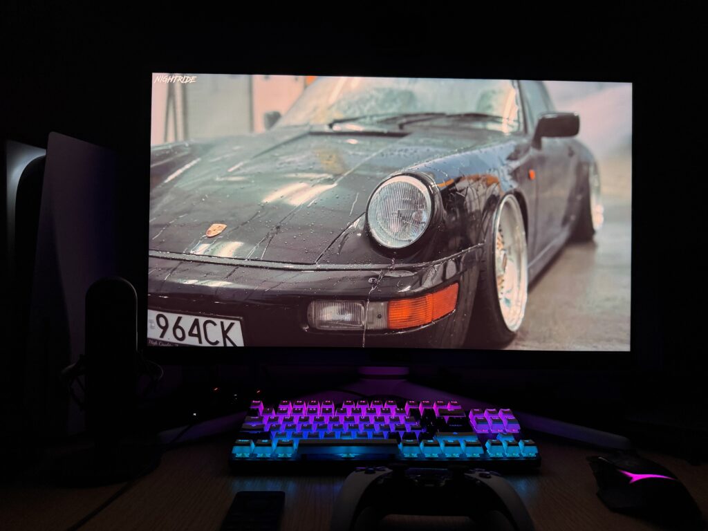 Watching YouTube playing at 4K on the BenQ EX21UX