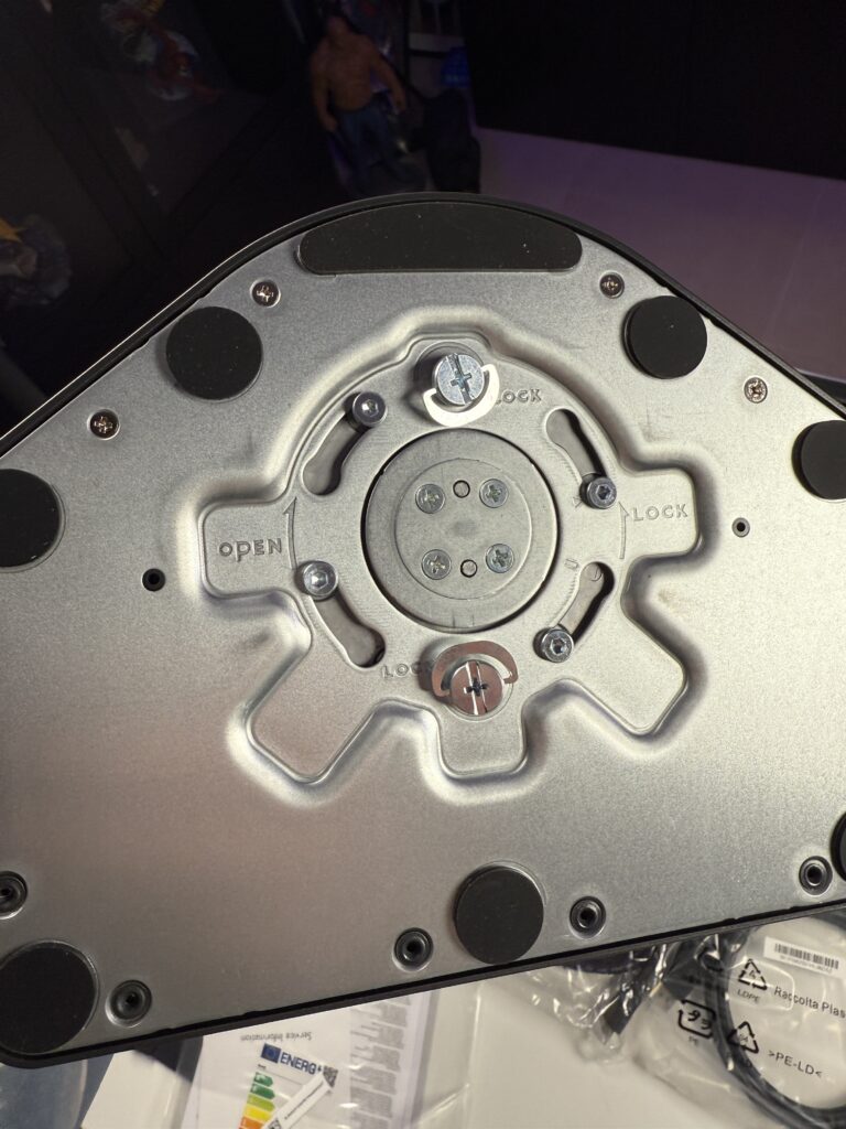 Locking the arm and base into place, guidance holes for the screws and tool-free tightening.