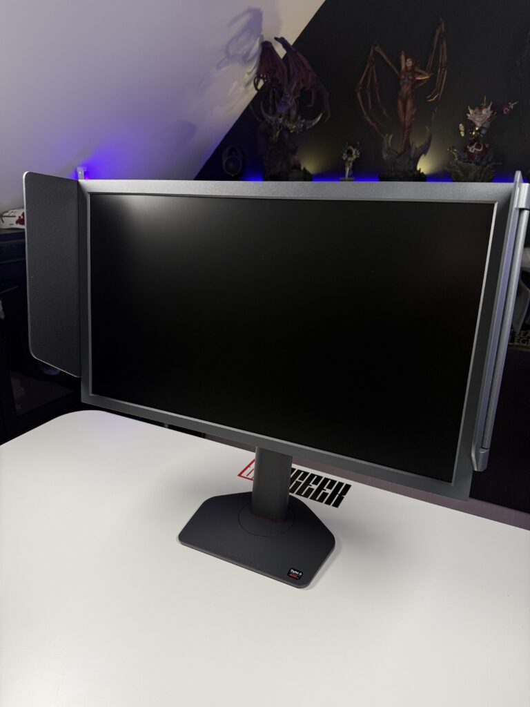 BenQ Zowie XL2566X+ with sidepanels closed